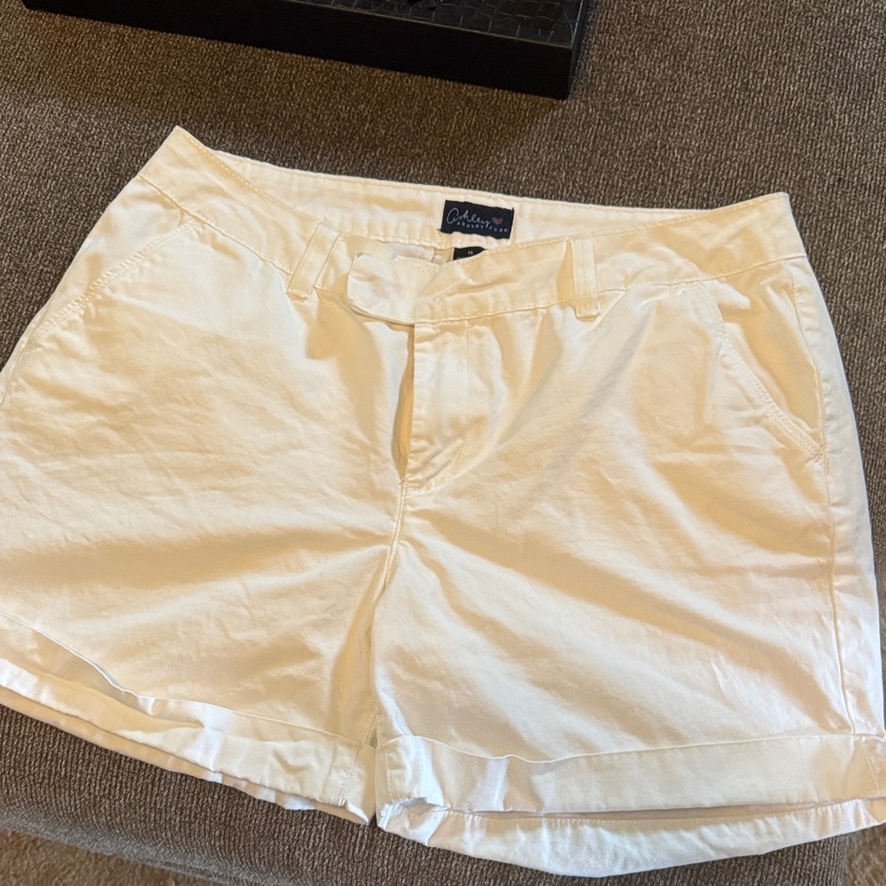 Women's White Shorts 👙
